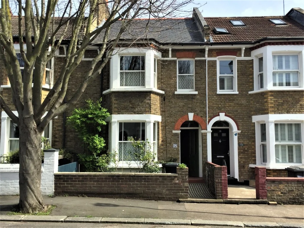 Stunning 4-Bed Terraced House in Leicester — Contemporary Finish