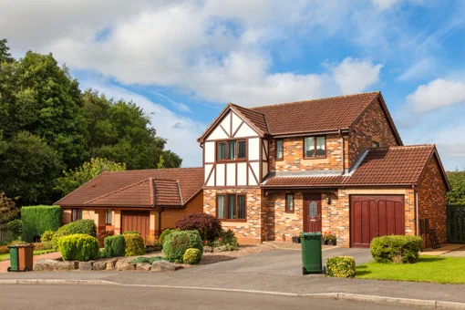 Charming 5-Bed Detached House in Leicester — Open-Plan Living