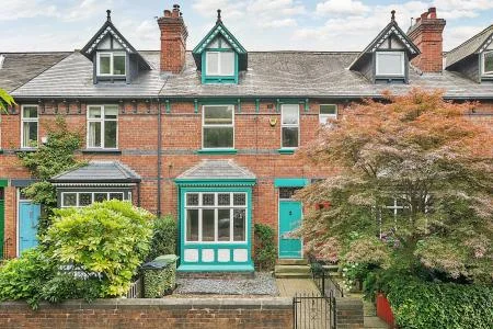 Characterful 5-Bed Terraced House in Leicester — South-Facing Plot
