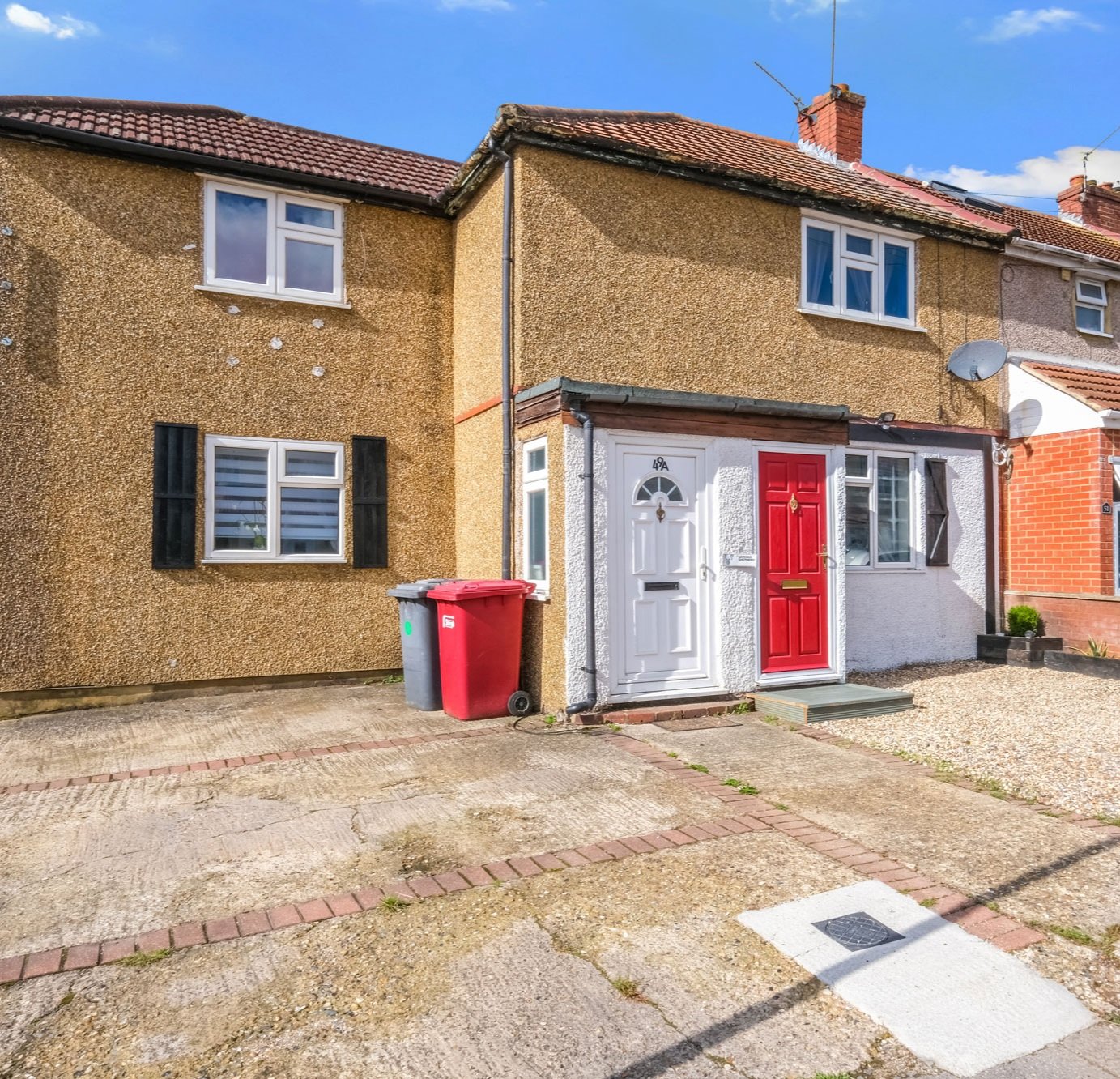 STUNNING 2/3 BED MAISONETTE | 1,027 SQ FT ( 95.46 SQ M )FOOTPRINT | PRIVATE LANDSCAPED GARDEN & SECURE DOUBLE PARKING | RARE 970+ YEAR LEASE