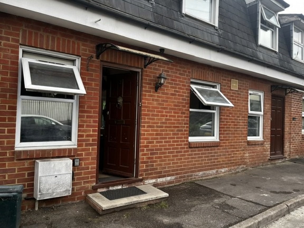 3-Bedroom 3-bath extended House, Ireland Place, London N22