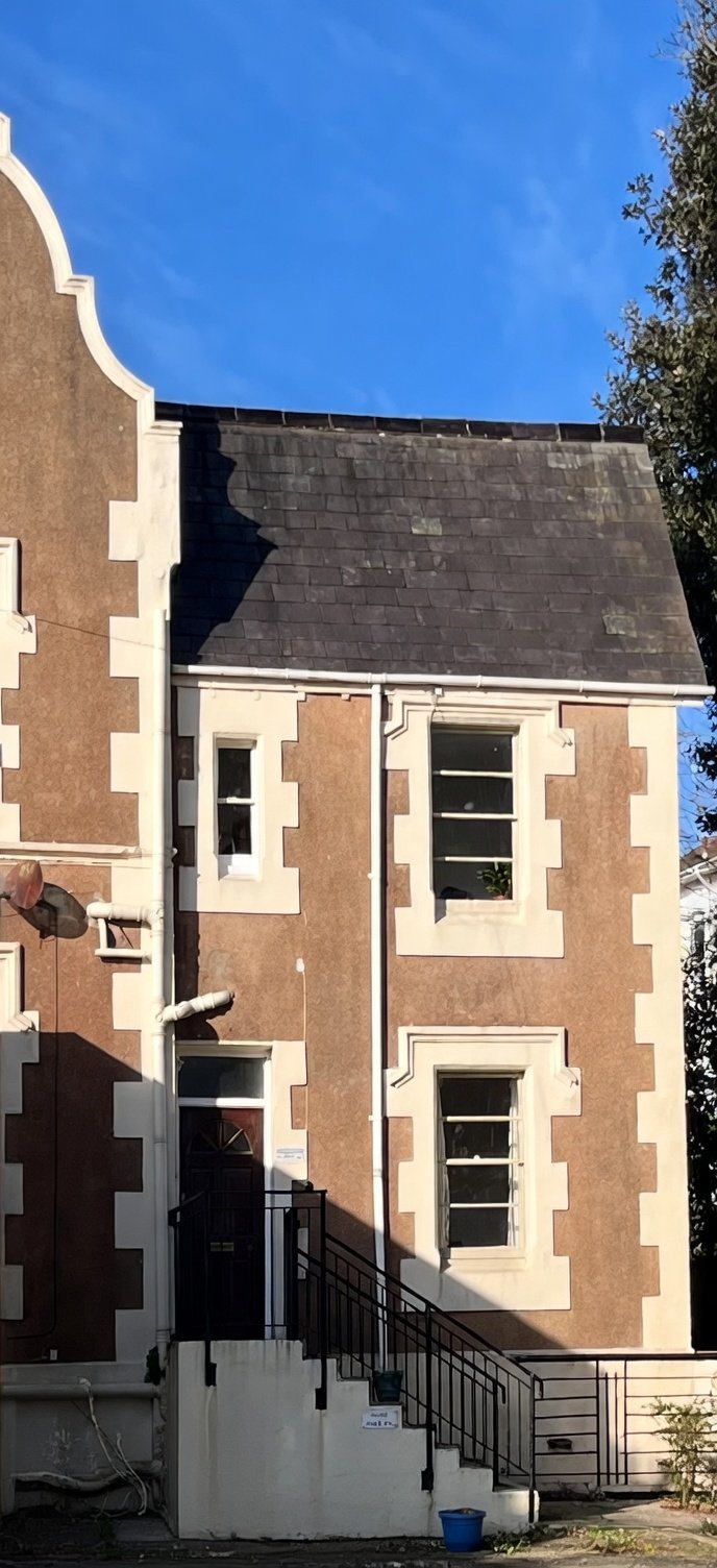 2-Bedroom Mews Cottage in Torquay with Parking and Patio