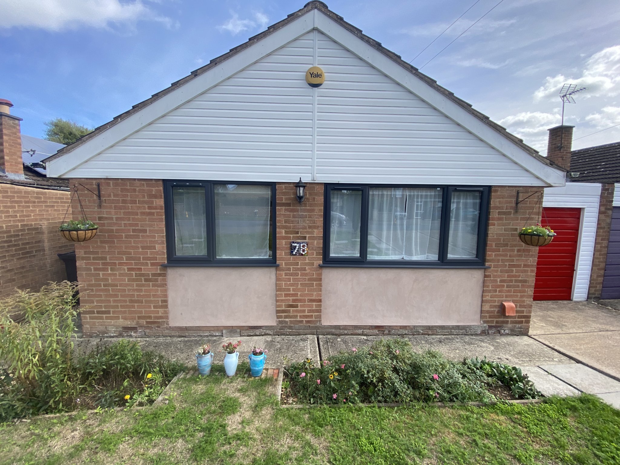 Two bedroom link detached bungalow in highly sought after village lotation - BREDON