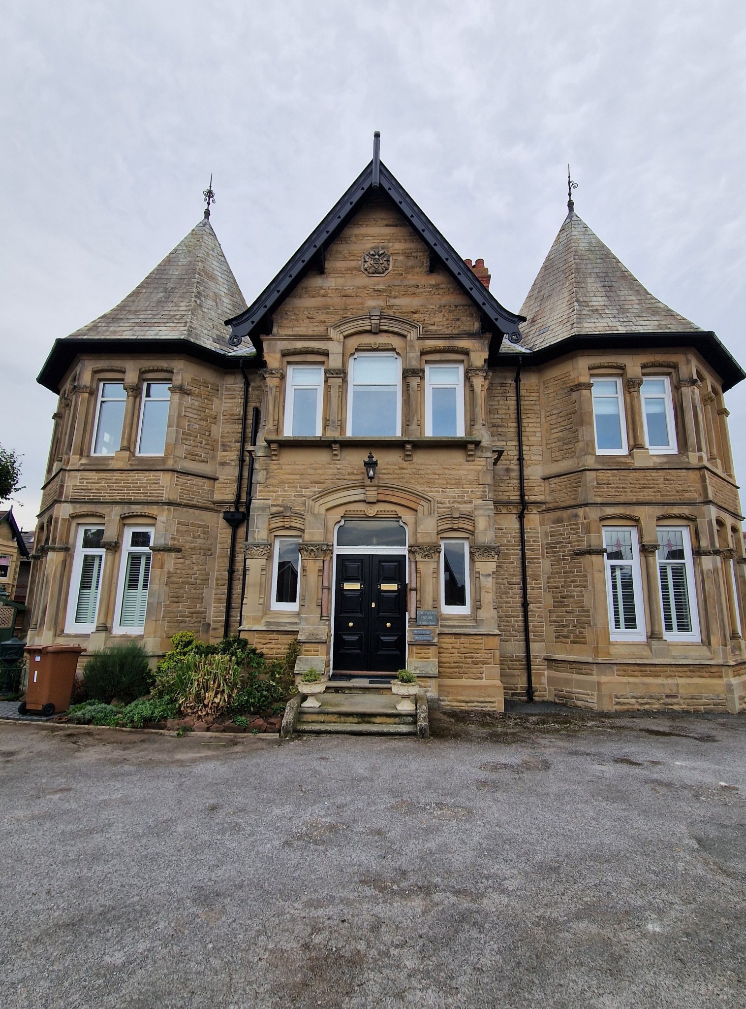 Elegant 1-Bedroom Apartment in Chetwynd House, Wirral
